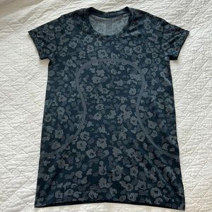 Navy Dappled Floral Swiftly Tech 2.0 Size 8 Reg. Length